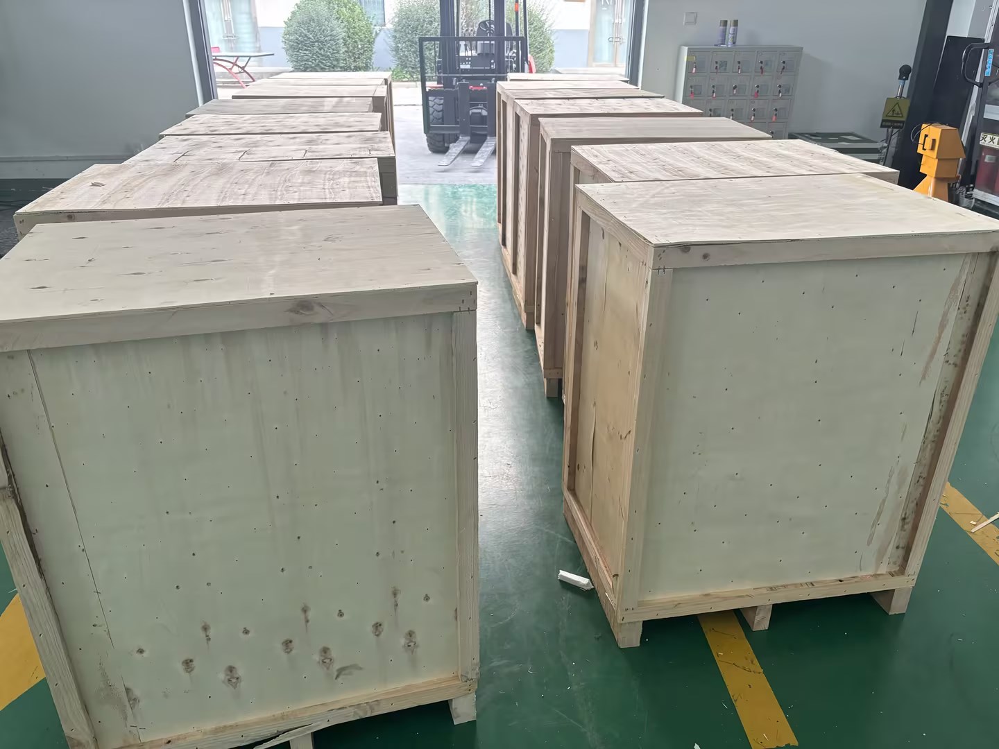 16臺(tái)穩(wěn)壓電源打包出庫！